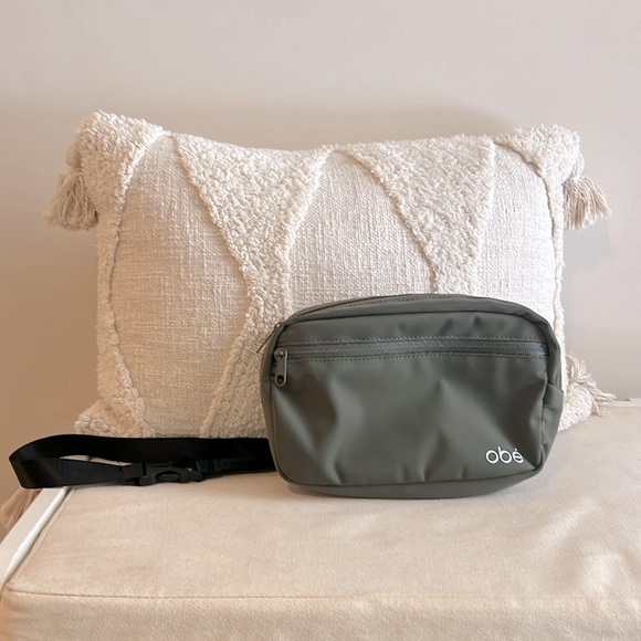 Obe Crossbody - Picture 1 of 3